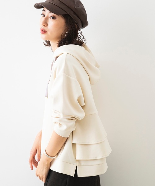 HUNCH(ハンチ)の「ダンボール BACKフリルパーカー(パーカー)」|オフホワイト