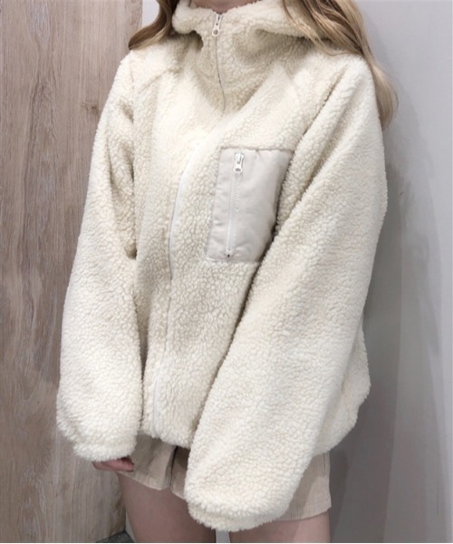 WEGO（ウィゴー）の「WEGO/フードボアブルゾン（ブルゾン・レディース・ホワイト/ベージュ/パープル/ホワイト系その他/サックスブルー・SMALL/MEDIUM）」の2枚目の写真