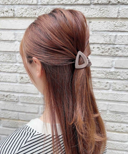 tone（トーン）の「【urbanfemine】マットカラーヘアクリップ（バレッタ/ヘアクリップ・レディース・ブラック/ダークブラウン/グレー/レッド/グリーン/ブルー/ピンク/ホワイト系その他2/ブラック系その他2/ブラウン系その他2/ホワイト系その他/ベージュ系その他/ブラック系その他/ブラウン系その他/アイボリー/ブラウン系その他3/ブラック系その他3/ホワイト系その他3/ライトブルー・FREE）」の12枚目の写真