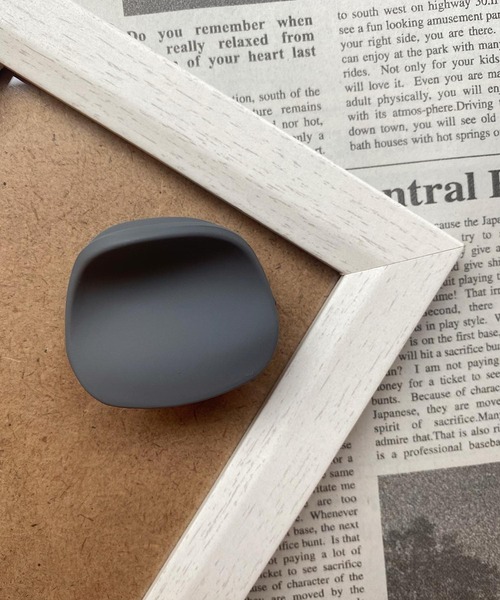 tone（トーン）の「【urbanfemine】マットカラーヘアクリップ（バレッタ/ヘアクリップ・レディース・ブラック/ダークブラウン/グレー/レッド/グリーン/ブルー/ピンク/ホワイト系その他2/ブラック系その他2/ブラウン系その他2/ホワイト系その他/ベージュ系その他/ブラック系その他/ブラウン系その他/アイボリー/ブラウン系その他3/ブラック系その他3/ホワイト系その他3/ライトブルー・FREE）」の10枚目の写真