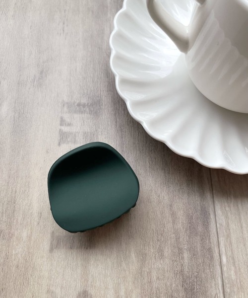 tone（トーン）の「【urbanfemine】マットカラーヘアクリップ（バレッタ/ヘアクリップ・レディース・ブラック/ダークブラウン/グレー/レッド/グリーン/ブルー/ピンク/ホワイト系その他2/ブラック系その他2/ブラウン系その他2/ホワイト系その他/ベージュ系その他/ブラック系その他/ブラウン系その他/アイボリー/ブラウン系その他3/ブラック系その他3/ホワイト系その他3/ライトブルー・FREE）」の16枚目の写真