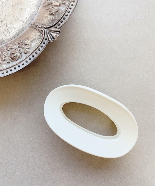 tone（トーン）の「【urbanfemine】マットカラーヘアクリップ（バレッタ/ヘアクリップ・レディース・ブラック/ダークブラウン/グレー/レッド/グリーン/ブルー/ピンク/ホワイト系その他2/ブラック系その他2/ブラウン系その他2/ホワイト系その他/ベージュ系その他/ブラック系その他/ブラウン系その他/アイボリー/ブラウン系その他3/ブラック系その他3/ホワイト系その他3/ライトブルー・FREE）」の5枚目の写真