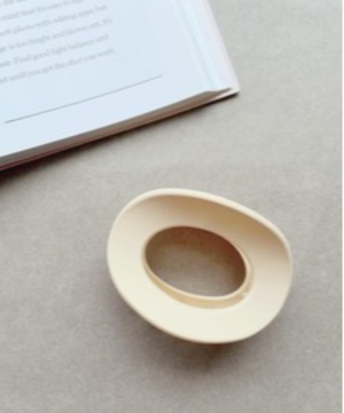 tone（トーン）の「【urbanfemine】マットカラーヘアクリップ（バレッタ/ヘアクリップ・レディース・ブラック/ダークブラウン/グレー/レッド/グリーン/ブルー/ピンク/ホワイト系その他2/ブラック系その他2/ブラウン系その他2/ホワイト系その他/ベージュ系その他/ブラック系その他/ブラウン系その他/アイボリー/ブラウン系その他3/ブラック系その他3/ホワイト系その他3/ライトブルー・FREE）」の2枚目の写真