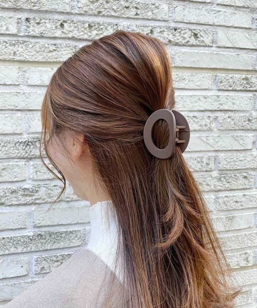 tone（トーン）の「【urbanfemine】マットカラーヘアクリップ（バレッタ/ヘアクリップ・レディース・ブラック/ダークブラウン/グレー/レッド/グリーン/ブルー/ピンク/ホワイト系その他2/ブラック系その他2/ブラウン系その他2/ホワイト系その他/ベージュ系その他/ブラック系その他/ブラウン系その他/アイボリー/ブラウン系その他3/ブラック系その他3/ホワイト系その他3/ライトブルー・FREE）」の13枚目の写真