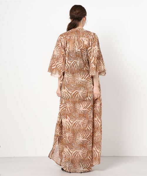 MAISON SCOTCH（メゾンスコッチ）の「プリント カフタン ドレス【161535】（ワンピース・レディース・ブラウン系その他・FREE）」の2枚目の写真