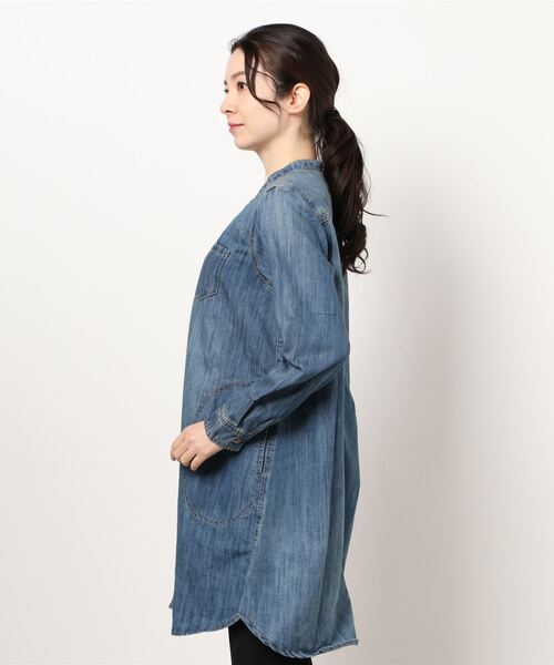 e-zakkamania stores（イーザッカマニアストアーズ）の「エアレットデニム スタンドカラーロングシャツ（シャツ/ブラウス・レディース・ネイビー/ブルー・フリー）」の6枚目の写真