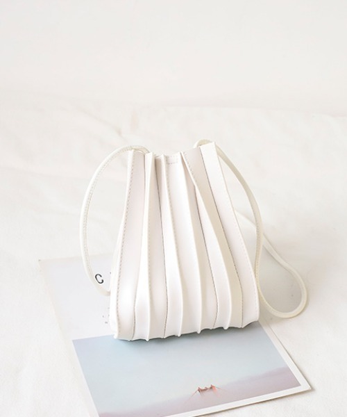 ACT（アクト）の「【ACT -fascination design-】プリーツ巾着バッグ  プリーツミニショルダーバッグ（ショルダーバッグ・レディース・ホワイト/ブラック/ブラウン/ベージュ/ブルー/イエロー・FREE）」の21枚目の写真