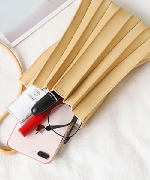 ACT（アクト）の「【ACT -fascination design-】プリーツ巾着バッグ  プリーツミニショルダーバッグ（ショルダーバッグ・レディース・ホワイト/ブラック/ブラウン/ベージュ/ブルー/イエロー・FREE）」の17枚目の写真