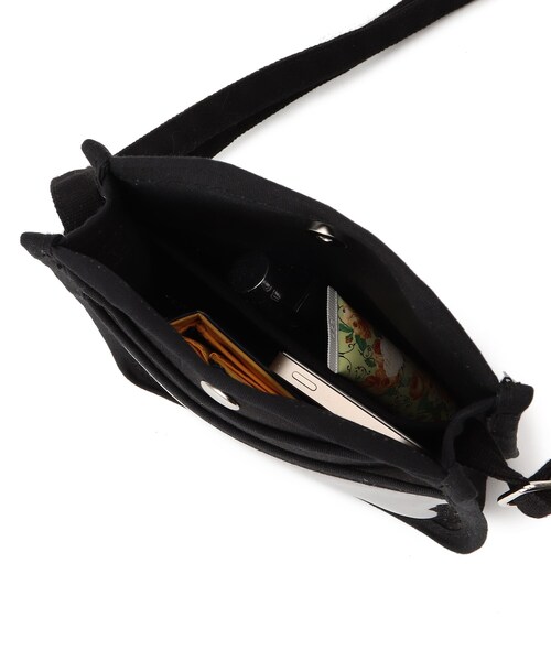 SHOO・LA・RUE（シューラルー）の「◆ビニール×キャンバスミニショルダー（ショルダーバッグ・レディース・ブラック/ピンク系/サンドベージュ/ナチュラル/ブルー・00）」の11枚目の写真