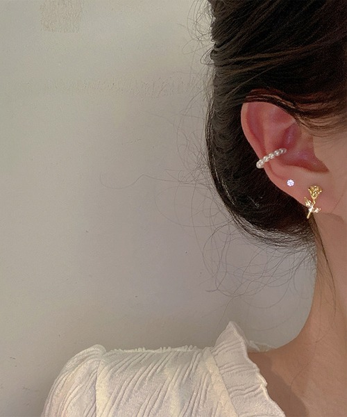 LA VORAGINE(ラ ヴォラジネ)の「イヤーカフ&ピアス3点セット(ピアス(両耳用)・レディース・ゴールド/シルバー・FREE)」の2枚目の写真