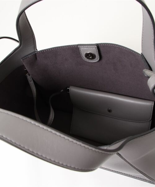 STELLA McCARTNEY（ステラマッカートニー）の「LOGO  Crossbody BAG  Eco Soft Alter Mat  / ロゴ  クロスボディ バッグ（トートバッグ・レディース・ライトグレー・ONE SIZE）」の5枚目の写真