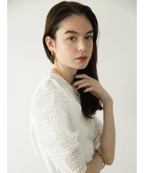 koe（コエ）の「袖ボリュームレース切替プルオーバー*（Tシャツ/カットソー・レディース・レッド/ホワイト/グリーン/ブラック・FREE）」の5枚目の写真