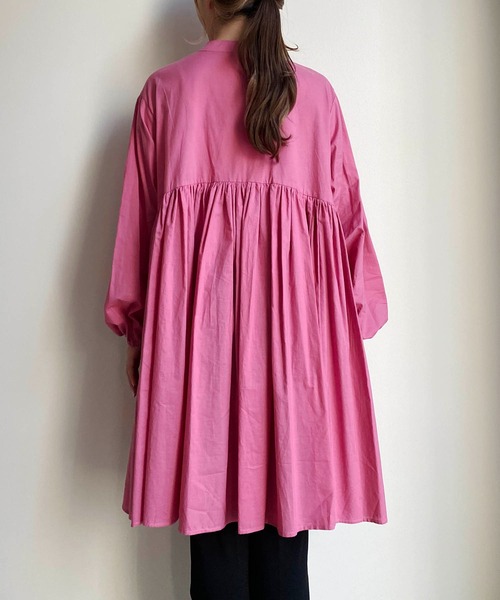 CAPRICIEUX LE'MAGE（カプリシューレマージュ）の「ギャザーチュニックシャツ（Tシャツ/カットソー・レディース・ホワイト/ブラック/ピンク・FREE）」の5枚目の写真