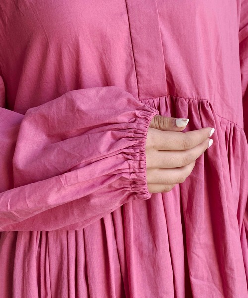 CAPRICIEUX LE'MAGE（カプリシューレマージュ）の「ギャザーチュニックシャツ（Tシャツ/カットソー・レディース・ホワイト/ブラック/ピンク・FREE）」の9枚目の写真