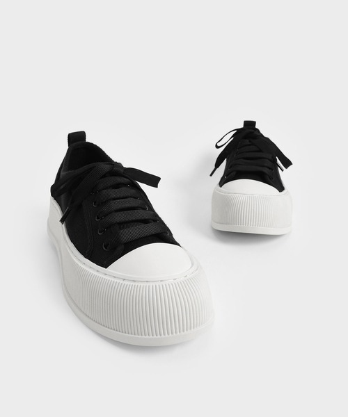 CHARLES & KEITH（チャールズ & キース）の「オーガニックコットン ロウトップスニーカー / Organic Cotton Low-Top Sneakers（スニーカー・レディース・ホワイト/ブラック/ピンク・24.5cm/25.5cm/23.5cm/25cm/23cm/22.5cm）」の6枚目の写真