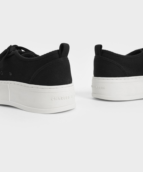 CHARLES & KEITH（チャールズ & キース）の「オーガニックコットン ロウトップスニーカー / Organic Cotton Low-Top Sneakers（スニーカー・レディース・ホワイト/ブラック/ピンク・24.5cm/25.5cm/23.5cm/25cm/23cm/22.5cm）」の5枚目の写真