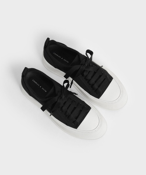 CHARLES & KEITH（チャールズ & キース）の「オーガニックコットン ロウトップスニーカー / Organic Cotton Low-Top Sneakers（スニーカー・レディース・ホワイト/ブラック/ピンク・24.5cm/25.5cm/23.5cm/25cm/23cm/22.5cm）」の4枚目の写真