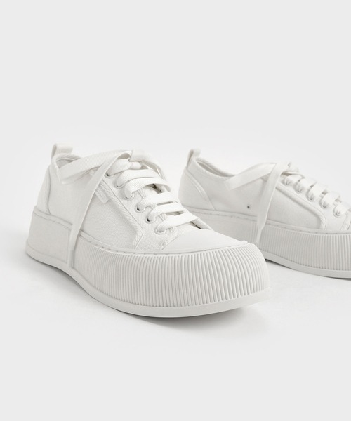 CHARLES & KEITH（チャールズ & キース）の「オーガニックコットン ロウトップスニーカー / Organic Cotton Low-Top Sneakers（スニーカー・レディース・ホワイト/ブラック/ピンク・24.5cm/25.5cm/23.5cm/25cm/23cm/22.5cm）」の14枚目の写真