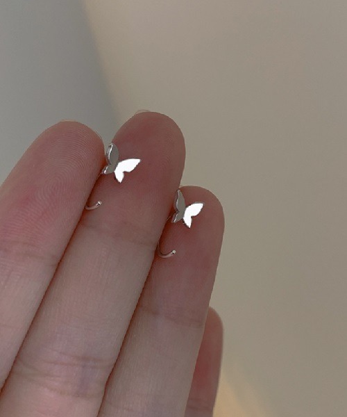Ritomo De Ricco（リトモ・デ・リコ）の「金アレ対応オールSV925バタフライピアス（ピアス（両耳用）・レディース・シルバー/ゴールド・SMALL）」の3枚目の写真