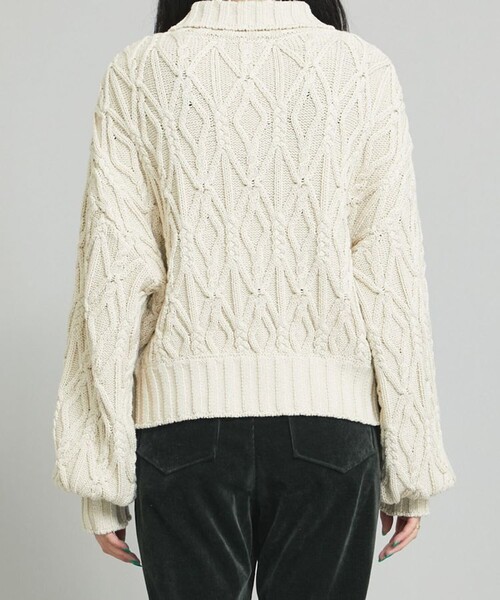 MATURED（マチュアード）の「【MATURED(マチュアード)】ケーブルショートニット（ニット/セーター・レディース・ベージュ・FREE）」の2枚目の写真