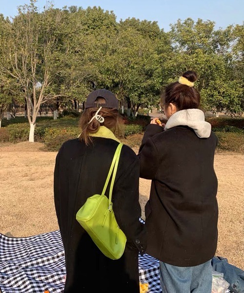 HALEY PESCA（ヘーリーペスカ）の「HALEY PESCA/ヴィンテージ風 スクエア ショルダーバッグ（ショルダーバッグ・レディース・ブラック/グリーン・FREE）」の4枚目の写真