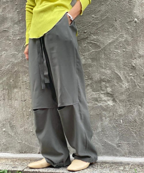 Toironier（トワロニエ）の「Toironier(トワロニエ )  リラックスパンツ RELAX TWILL PANTS（その他パンツ・レディース・ベージュ/オリーブ・1/2）」の2枚目の写真