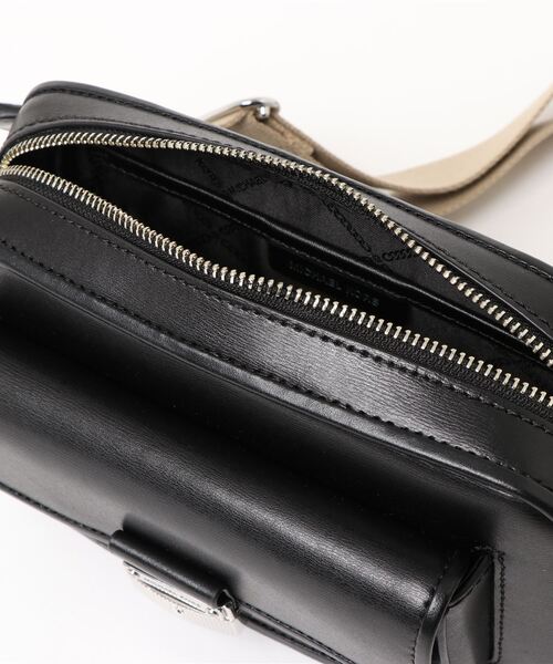 MICHAEL KORS（マイケルコース）の「BRADSHAW ポケット カメラ