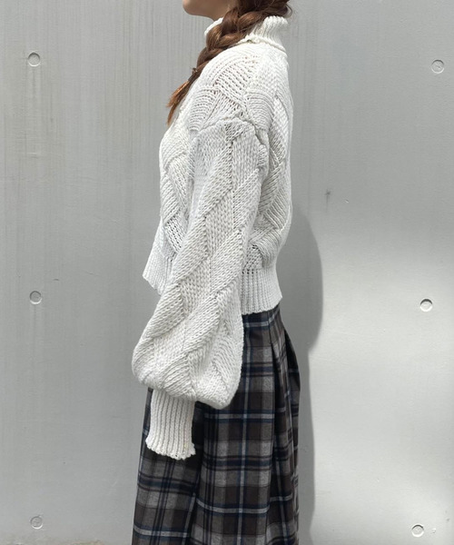 Crea titty&Co. PETIT（クレアティティーアンドコープチ）の「【Crea titty&Co.PETIT】クロス編込みタートルニット（ニット/セーター・レディース・ホワイト/ブラック・FREE）」の8枚目の写真