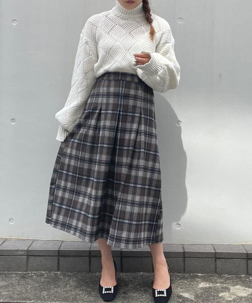 Crea titty&Co. PETIT（クレアティティーアンドコープチ）の「【Crea titty&Co.PETIT】クロス編込みタートルニット（ニット/セーター・レディース・ホワイト/ブラック・FREE）」の3枚目の写真