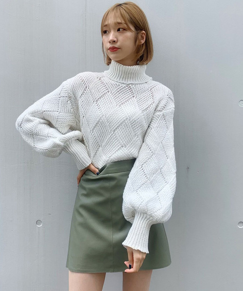 Crea titty&Co. PETIT（クレアティティーアンドコープチ）の「【Crea titty&Co.PETIT】クロス編込みタートルニット（ニット/セーター・レディース・ホワイト/ブラック・FREE）」の7枚目の写真