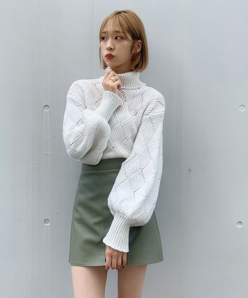 Crea titty&Co. PETIT（クレアティティーアンドコープチ）の「【Crea titty&Co.PETIT】クロス編込みタートルニット（ニット/セーター・レディース・ホワイト/ブラック・FREE）」の4枚目の写真