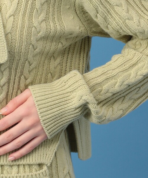 DEICY（デイシー）の「ケーブルニットセットアップ（ワンピース・レディース・オフホワイト/グリーン/ピンクベージュ・FREE）」の4枚目の写真