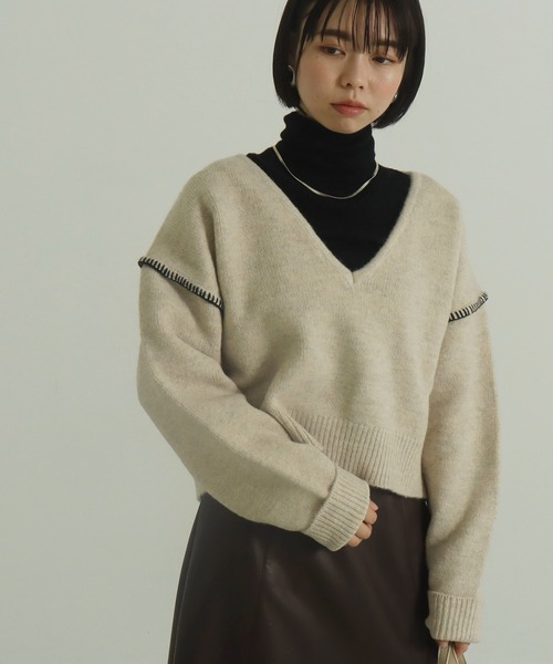 AULI（アウリィ）の「【低身長向けサイズ】2way深Vネックニットプルオーバー（ニット/セーター・レディース・ライトベージュ/ダークグレー・S）」の2枚目の写真