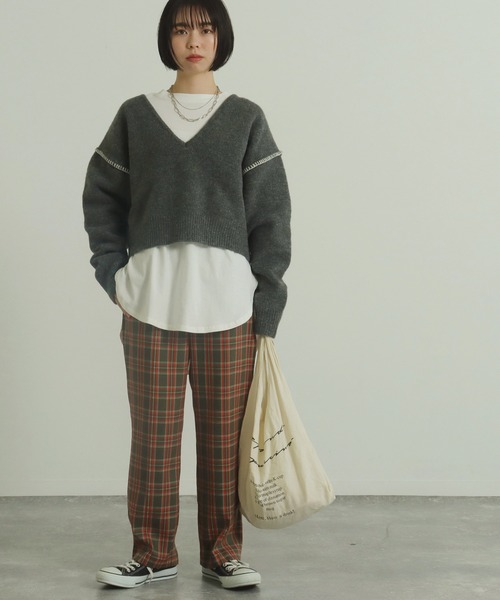 AULI（アウリィ）の「【低身長向けサイズ】2way深Vネックニットプルオーバー（ニット/セーター・レディース・ライトベージュ/ダークグレー・S）」の18枚目の写真