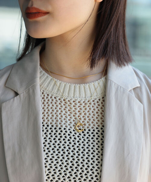 Ray BEAMS(レイビームス)の「BONVO / Letter ネックレス(ネックレス・レディース・A/N/E/S/F/T/H/Y/K/J/C/R/M・ONE SIZE)」の2枚目の写真