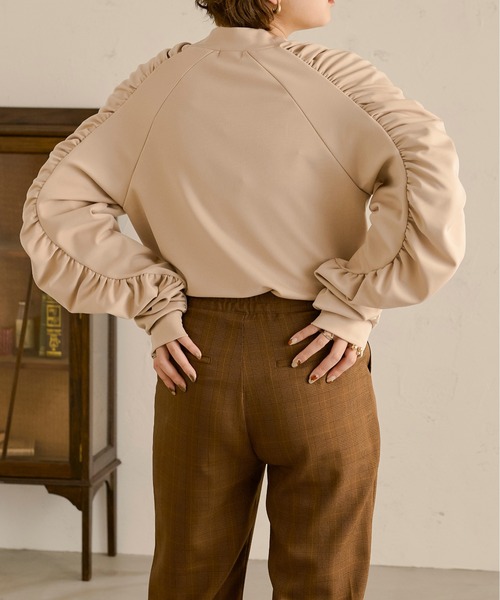 Ambre Neige（アンブルネージュ）の「シャーリングスリーブトップス／【WEB/EC限定商品】（Tシャツ/カットソー・レディース・ブラック/ベージュ/オフホワイト・FREE）」の17枚目の写真