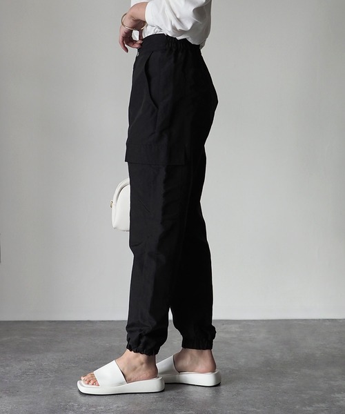 Riberry（リベリー）の「裾絞りナイロンカーゴパンツ（カーゴパンツ・レディース・ブラック/モカ/グリーン/アイボリー・MEDIUM）」の7枚目の写真