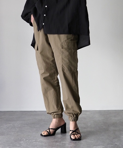 Riberry（リベリー）の「裾絞りナイロンカーゴパンツ（カーゴパンツ・レディース・ブラック/モカ/グリーン/アイボリー・MEDIUM）」の12枚目の写真