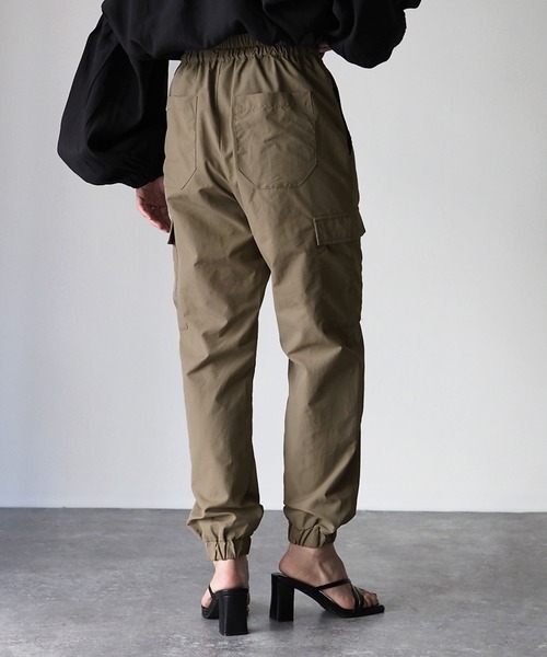 Riberry（リベリー）の「裾絞りナイロンカーゴパンツ（カーゴパンツ・レディース・ブラック/モカ/グリーン/アイボリー・MEDIUM）」の14枚目の写真