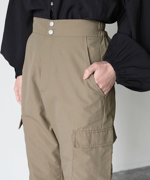 Riberry（リベリー）の「裾絞りナイロンカーゴパンツ（カーゴパンツ・レディース・ブラック/モカ/グリーン/アイボリー・MEDIUM）」の16枚目の写真