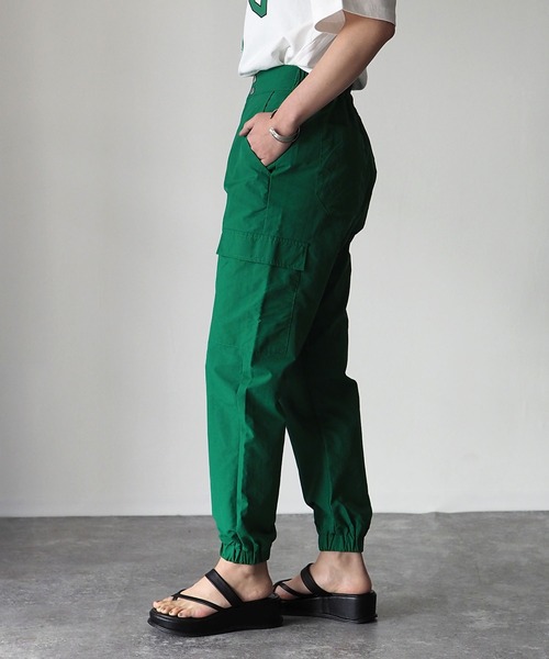 Riberry（リベリー）の「裾絞りナイロンカーゴパンツ（カーゴパンツ・レディース・ブラック/モカ/グリーン/アイボリー・MEDIUM）」の20枚目の写真