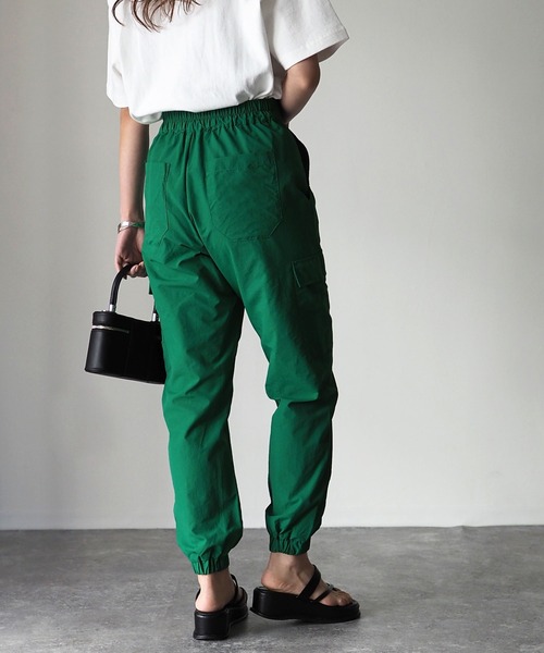 Riberry（リベリー）の「裾絞りナイロンカーゴパンツ（カーゴパンツ・レディース・ブラック/モカ/グリーン/アイボリー・MEDIUM）」の19枚目の写真