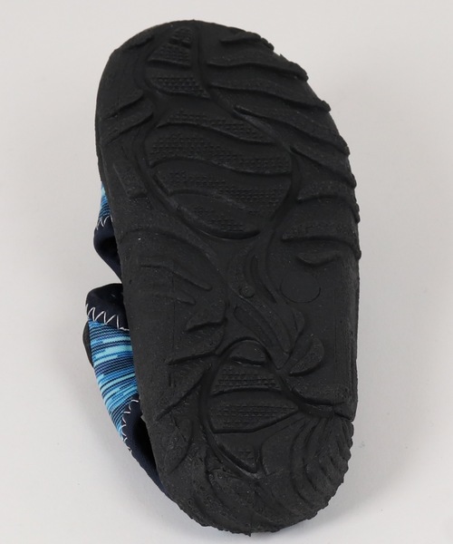 BENETTON (UNITED COLORS OF BENETTON)（ベネトンユナイテッドカラーズオブベネトン）の「【BENETTON:ベネトン】キッズマリンシューズ　アクアシューズ（サンダル・キッズ・ブラック/ピンク/ブルー・23/24/22/20/18/19/21）」の10枚目の写真