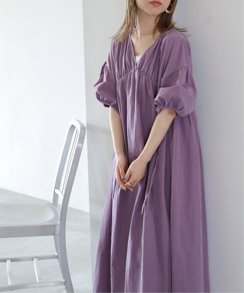 RAY CASSIN（レイカズン）の「スリーブリボンギャザーワンピース（ワンピース・レディース・オフホワイト/パープル/ベージュ・FREE）」の3枚目の写真