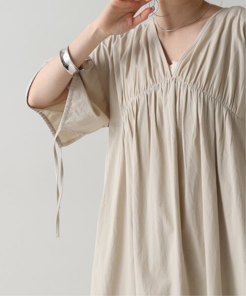 RAY CASSIN（レイカズン）の「スリーブリボンギャザーワンピース（ワンピース・レディース・オフホワイト/パープル/ベージュ・FREE）」の4枚目の写真