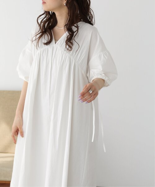 RAY CASSIN（レイカズン）の「スリーブリボンギャザーワンピース（ワンピース・レディース・オフホワイト/パープル/ベージュ・FREE）」の18枚目の写真