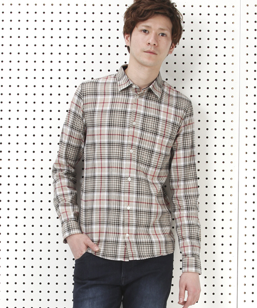 R.NEWBOLD（アールニューボールド）の「COTON PLAID SHIRT/チェック柄シャツ/155600（シャツ/ブラウス・メンズ・レッド/ベージュ・MEDIUM/SMALL/LARGE/X-LARGE）」の2枚目の写真