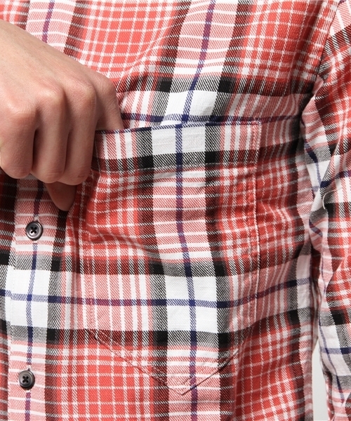 R.NEWBOLD（アールニューボールド）の「COTON PLAID SHIRT/チェック柄シャツ/155600（シャツ/ブラウス・メンズ・レッド/ベージュ・MEDIUM/SMALL/LARGE/X-LARGE）」の17枚目の写真