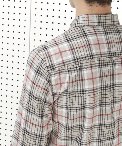 R.NEWBOLD（アールニューボールド）の「COTON PLAID SHIRT/チェック柄シャツ/155600（シャツ/ブラウス・メンズ・レッド/ベージュ・MEDIUM/SMALL/LARGE/X-LARGE）」の20枚目の写真