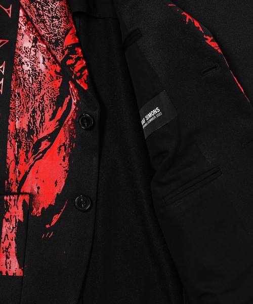 RAF SIMONS（ラフシモンズ）の「Slim fit school boy blazer with front print（テーラードジャケット・メンズ・ブラック・46/48）」の2枚目の写真